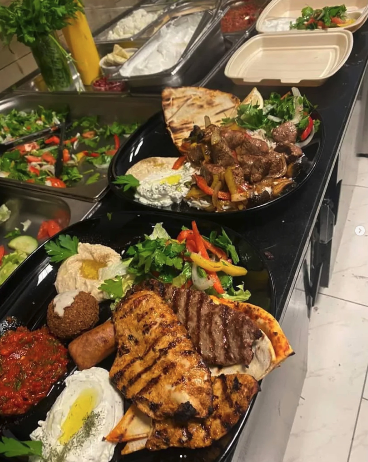 MEVAN Buffet mit Grill- und Mezze-Tellern