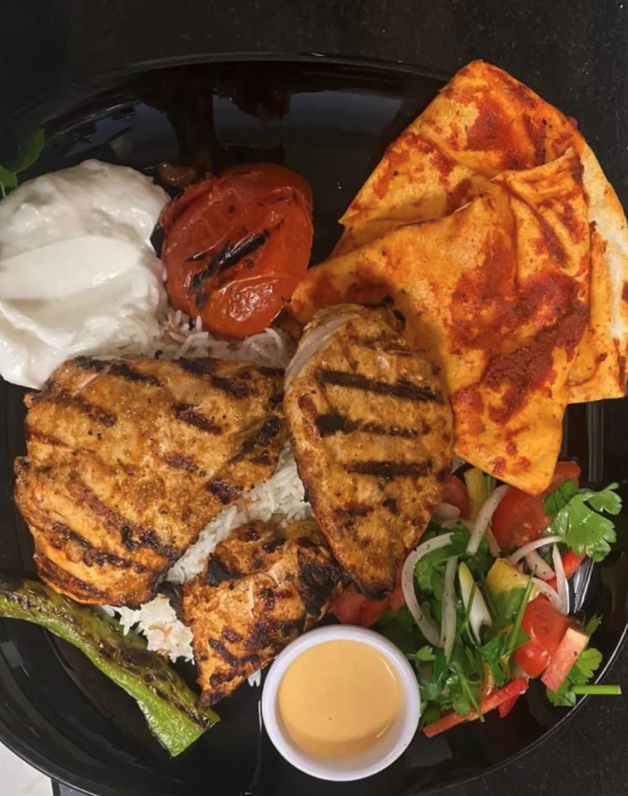 Shish Tawook — gegrillte Hähnchenbrust auf Reis